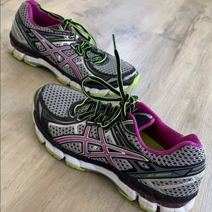 Barely worn women’s ASICS GT-2000